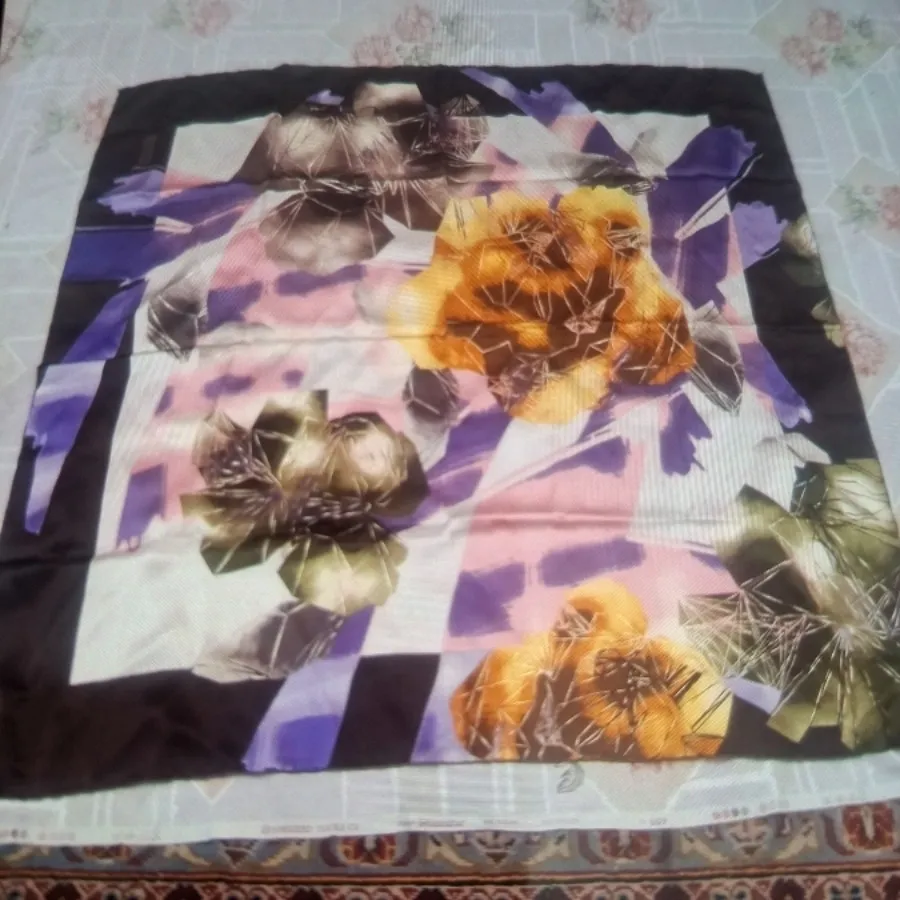 روسری جنس ساتن ابعاد 88x8