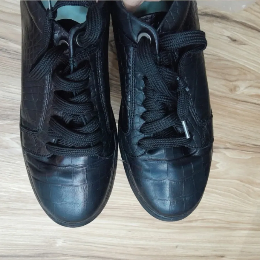 کتونی چرم سایز 39