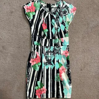 پیراهن دخترانه