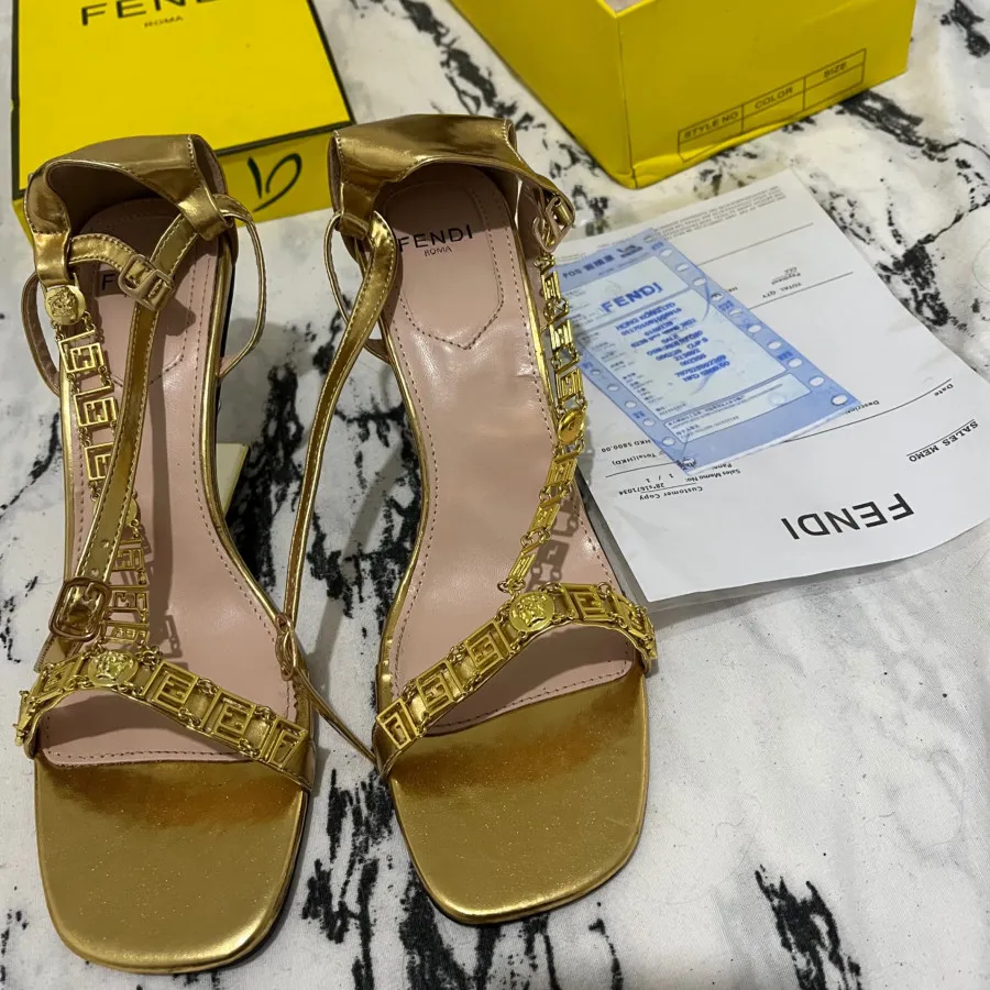 کفش فنداچه فندی ورساچه