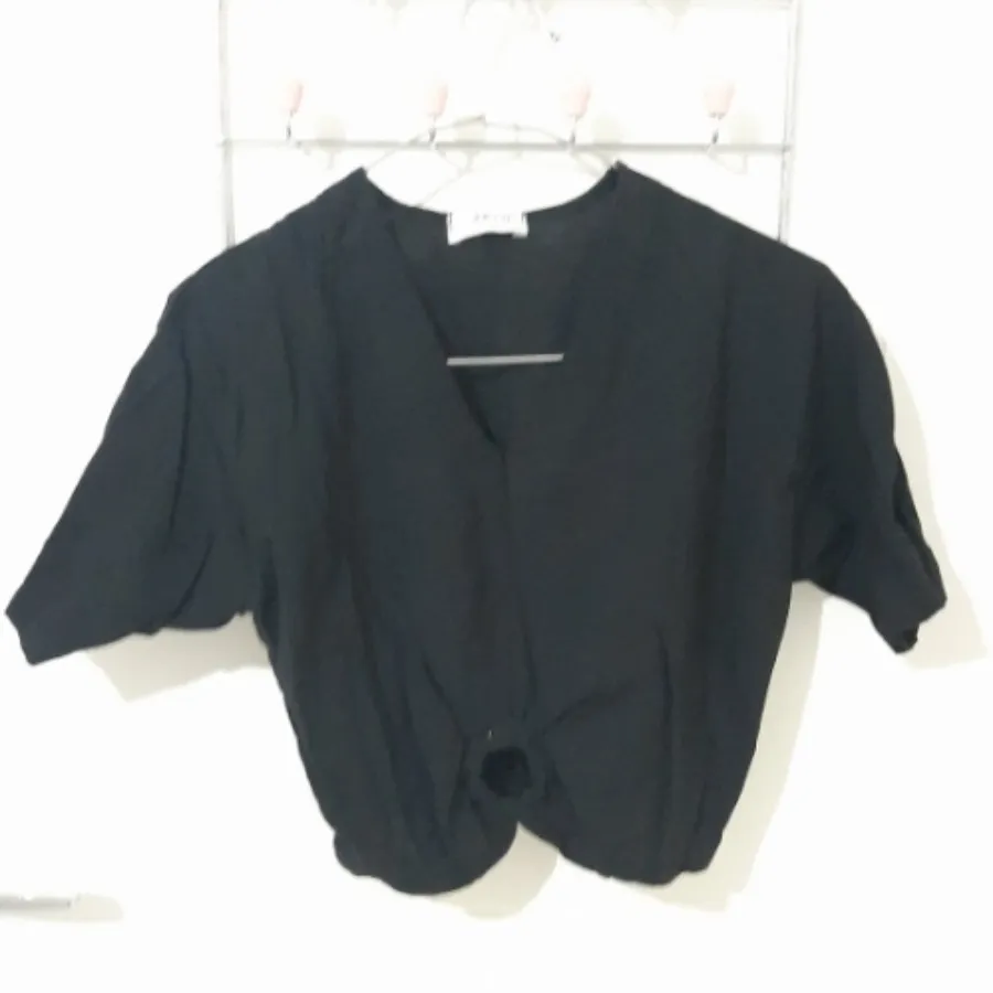 بلوز نیم تنه مشکی