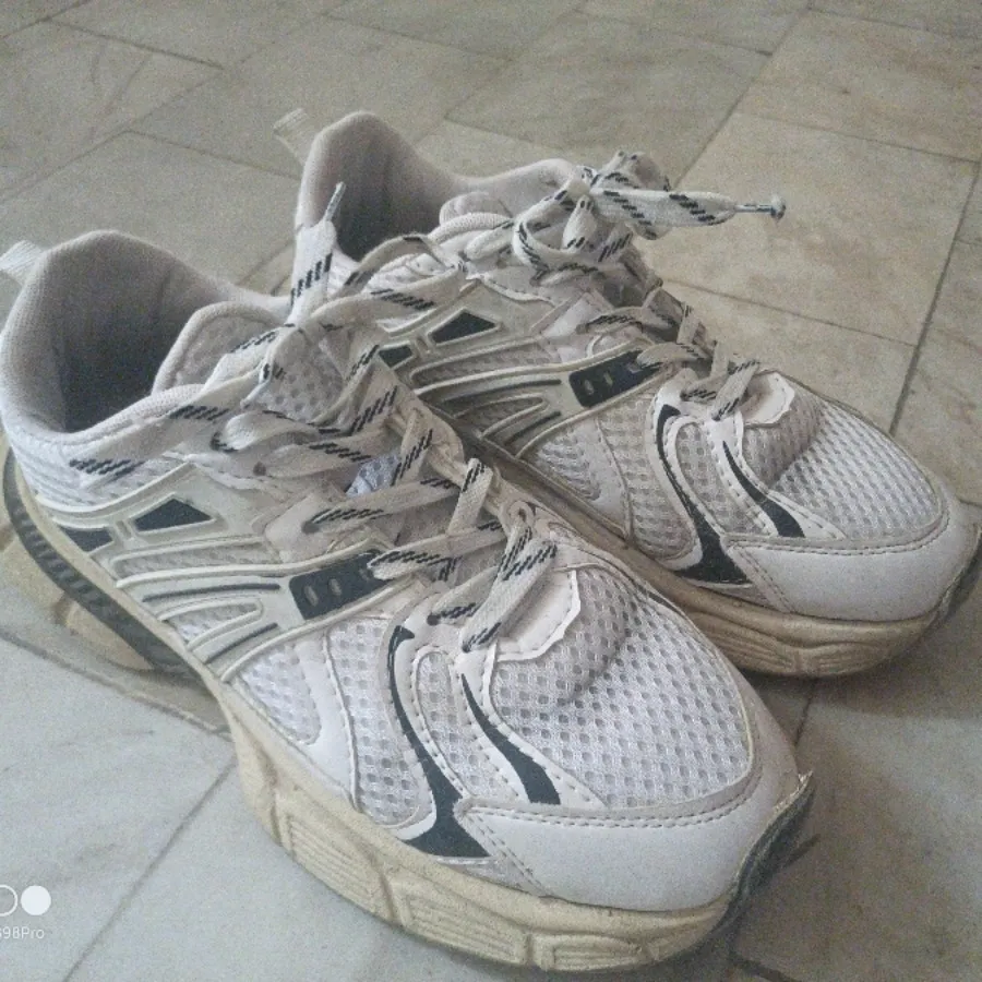 کتونی اسپرت سفید مدل FWWW