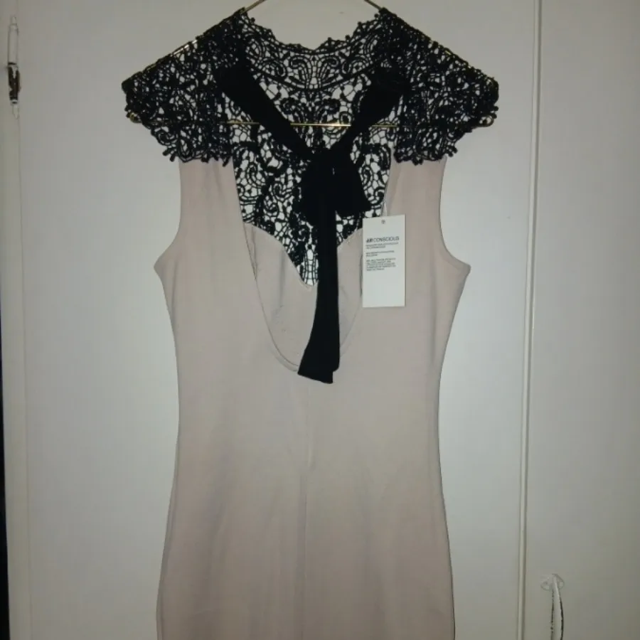 پیرهن یقه دانتل