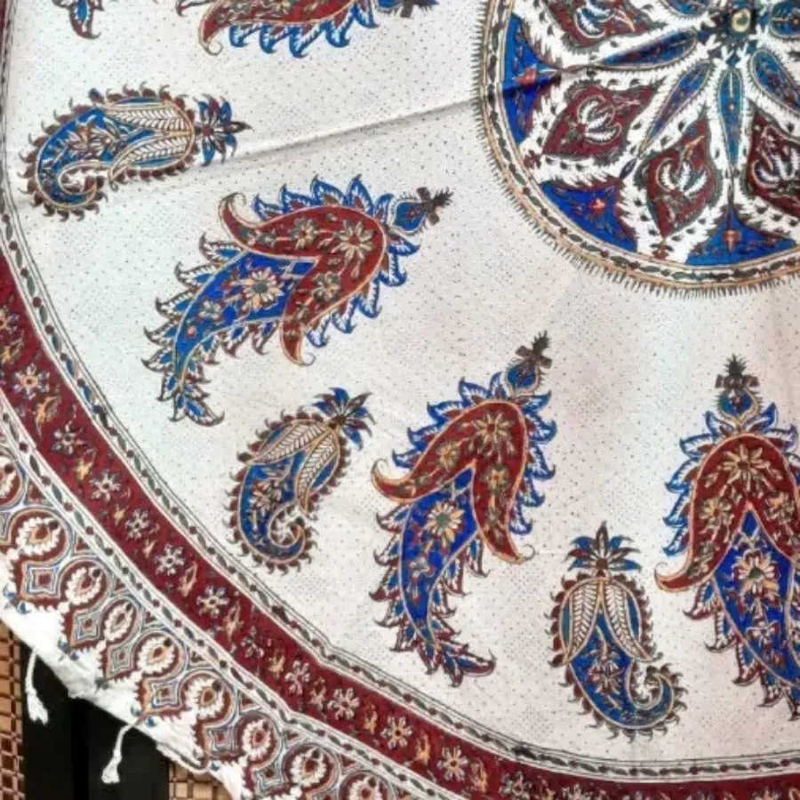 رومیزی قلم کاری شده