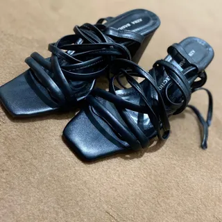 کفش بند دار