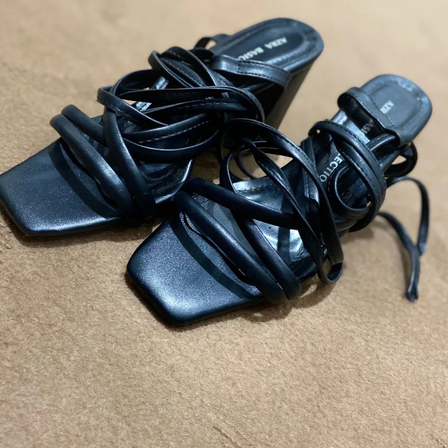 کفش بند دار