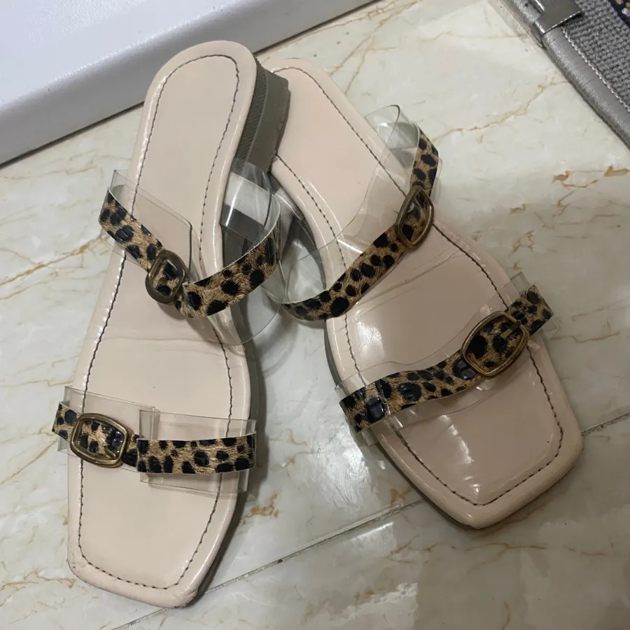 دمپایی روفرشی و بیرون