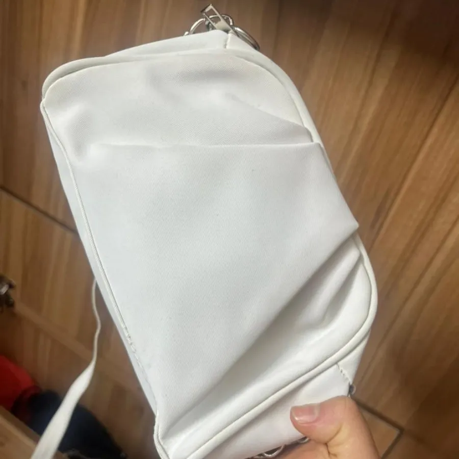 کیف سفید جنس برزنتی