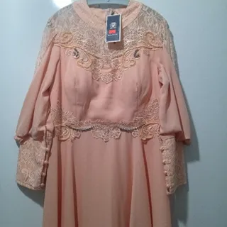 پیراهن گلبهی دنباله دارنو