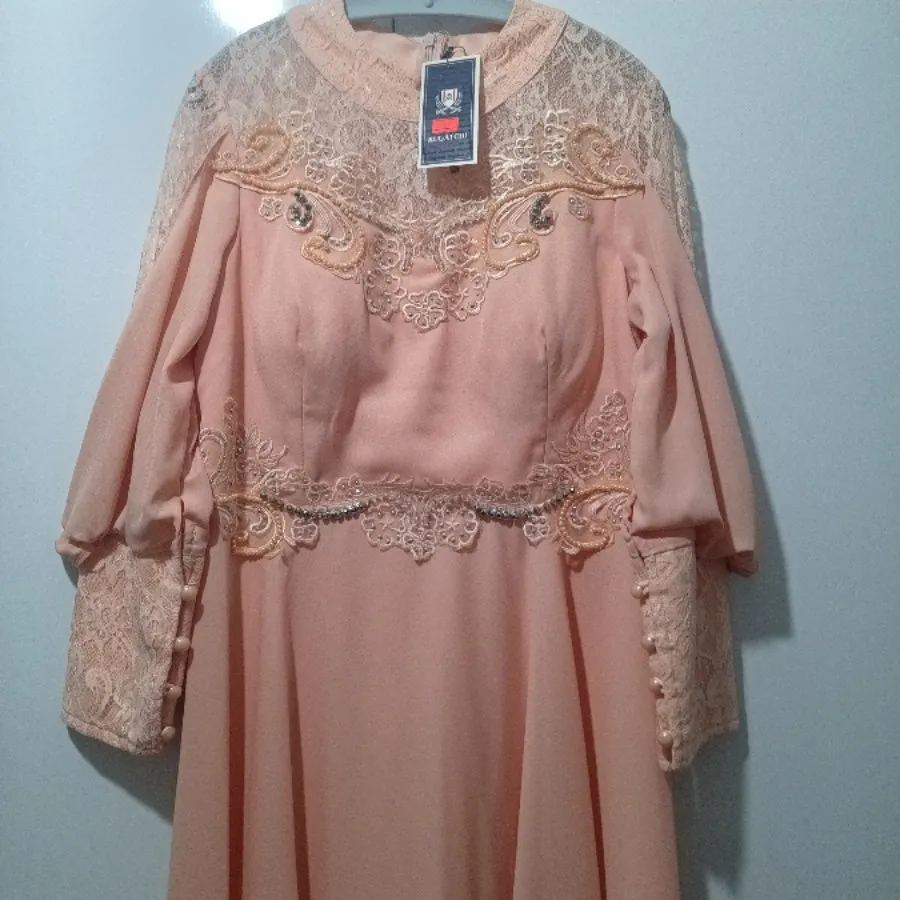 پیراهن گلبهی دنباله دارنو