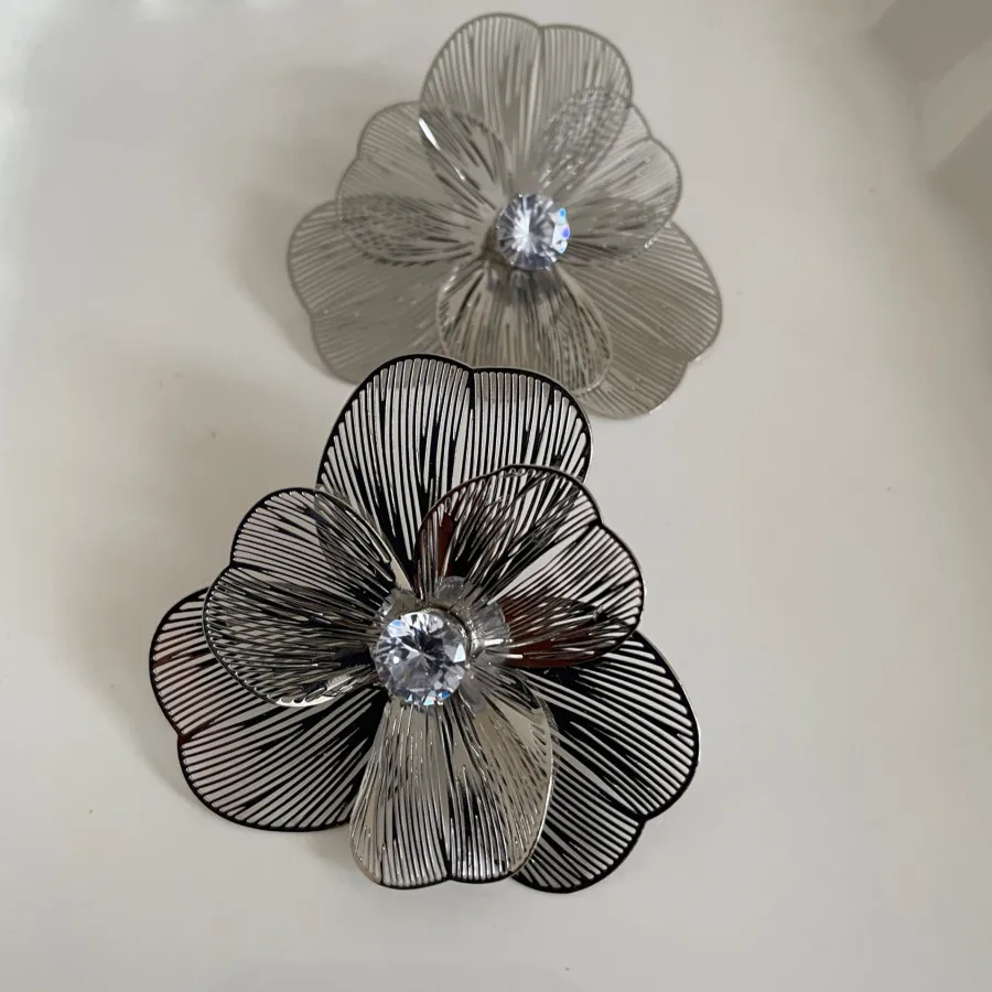 گوشواره گل توری نگینی