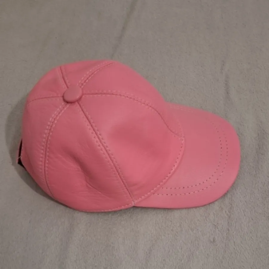 کلاه چرم صورتی