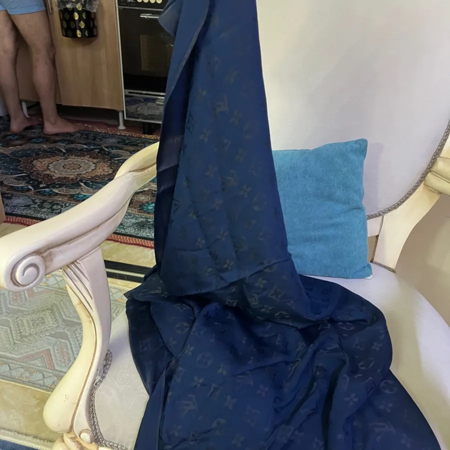 روسری قواره دار lv