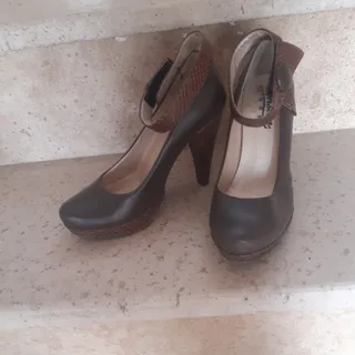 کفش پاشنه دار