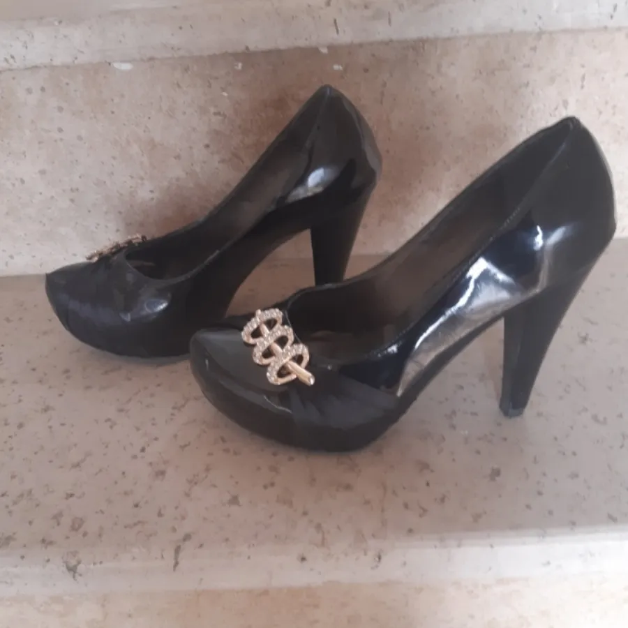 کفش زنانه پاشنه دار