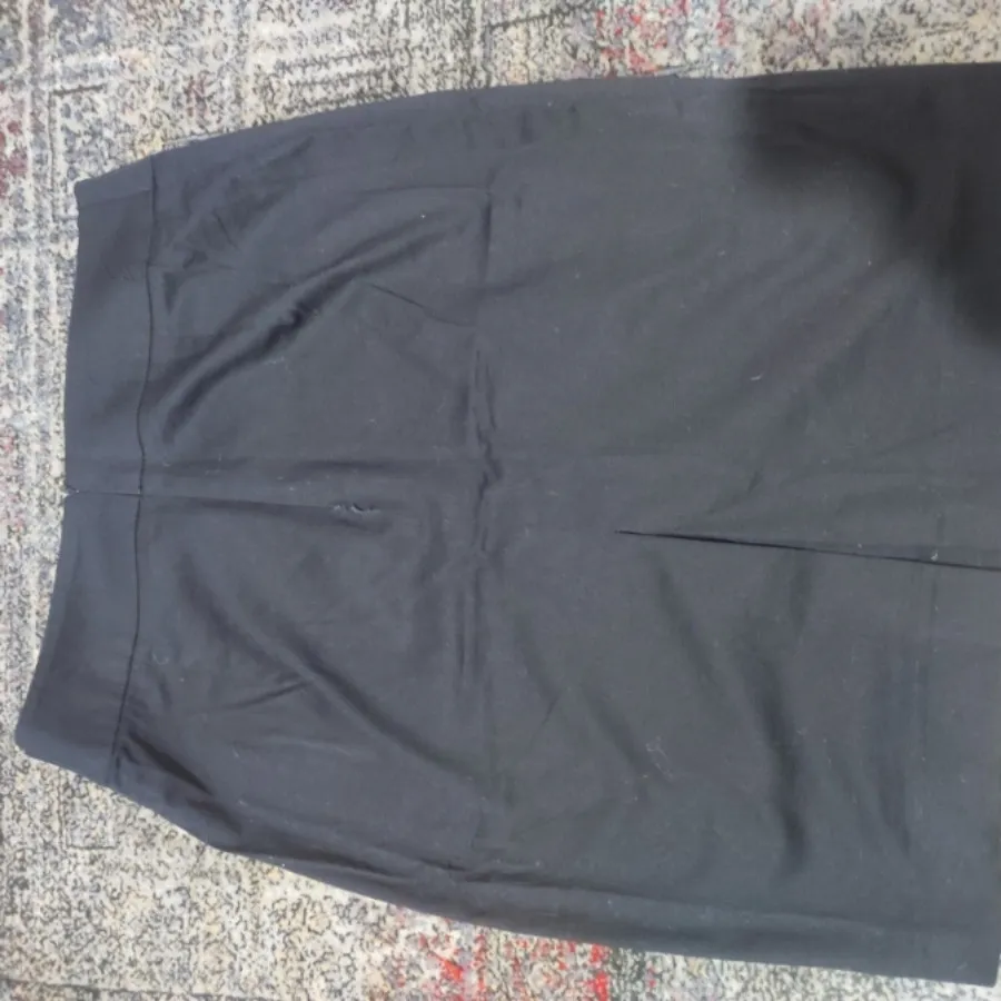 دامن مشکی تا بالای زانو