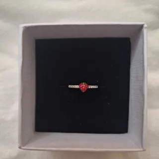 انگشتر توت فرنگی