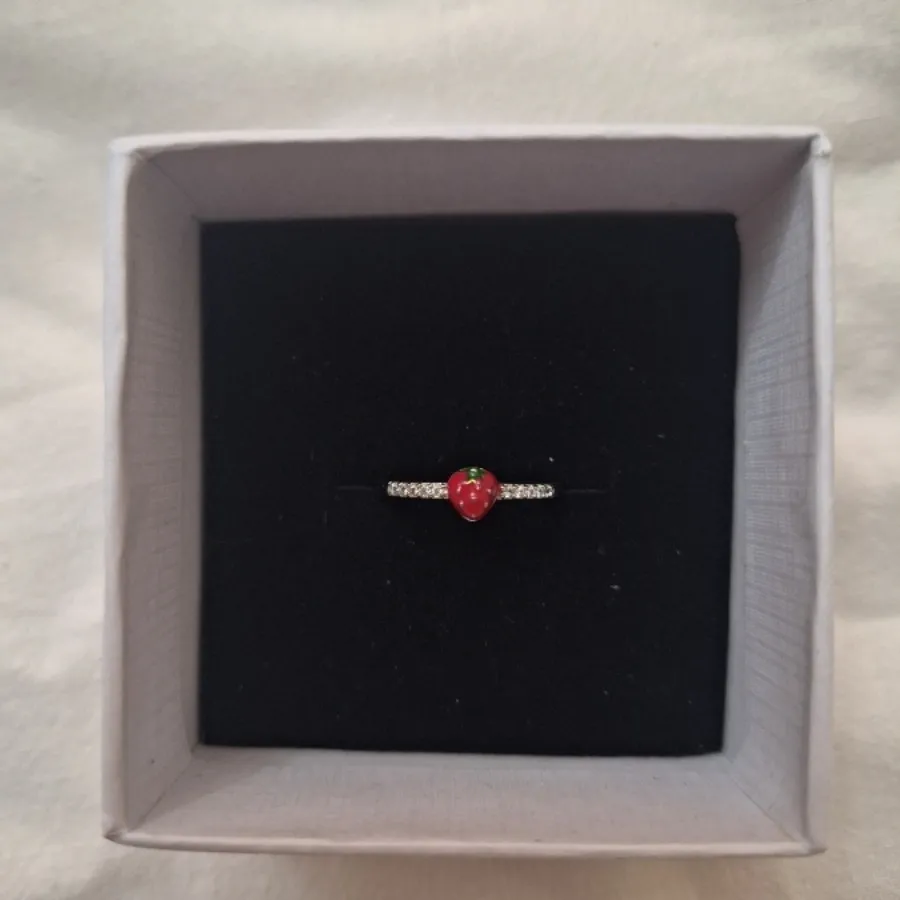 انگشتر توت فرنگی