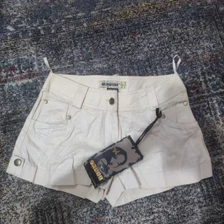 شلوارک کرمی شاین دار