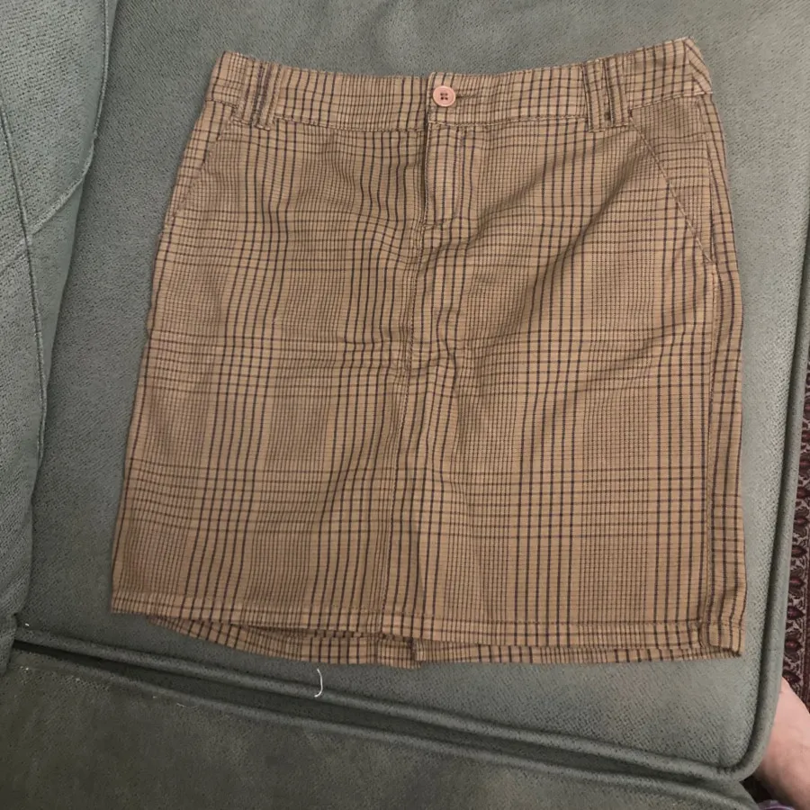 دامن کوتاه منگو