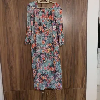 پیراهن گل دار بارداری