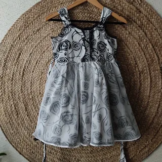 پیراهن دخترانه