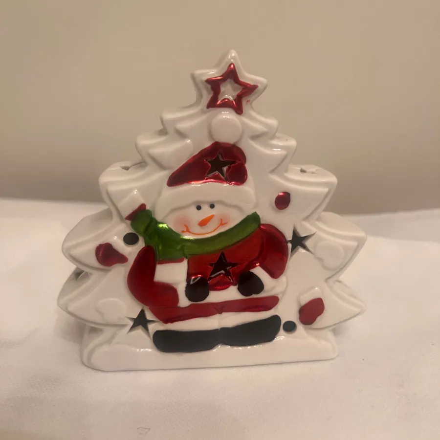 چراغ کریسمس و ادم برفی