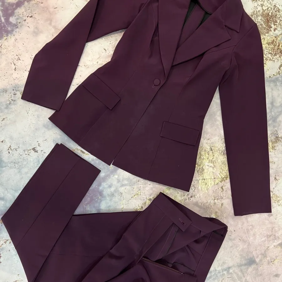 کت و شلوار و دامن