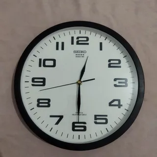 ساعت دیواری