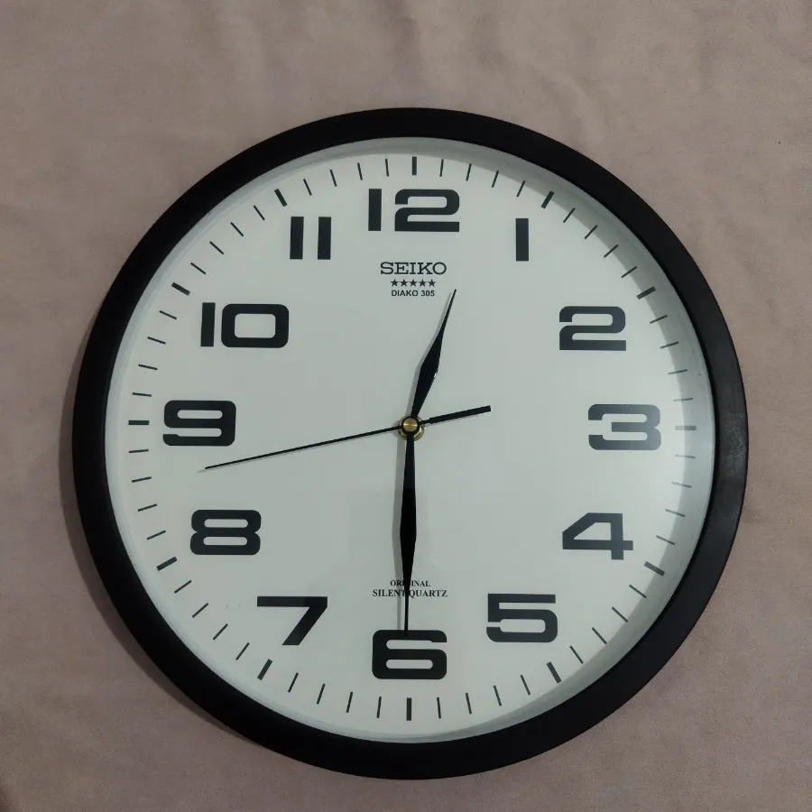 ساعت دیواری