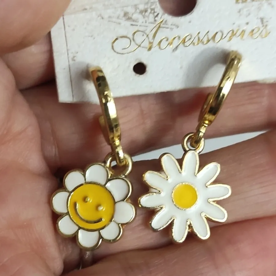 گوشواره بابونه