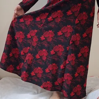 پیراهن مشکی و قرمز