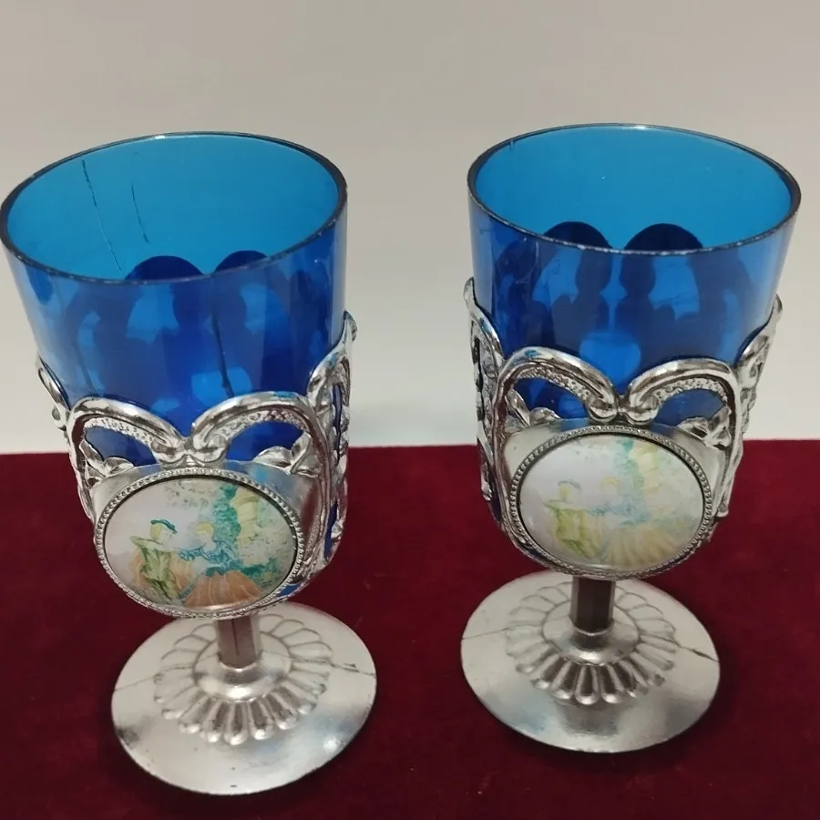 دوعدد جام قدیمی