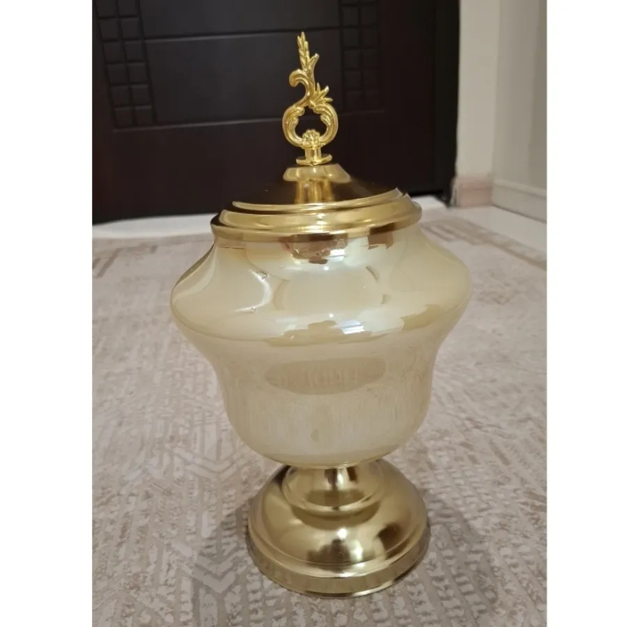 شکلات خوری کاراملی زنبق