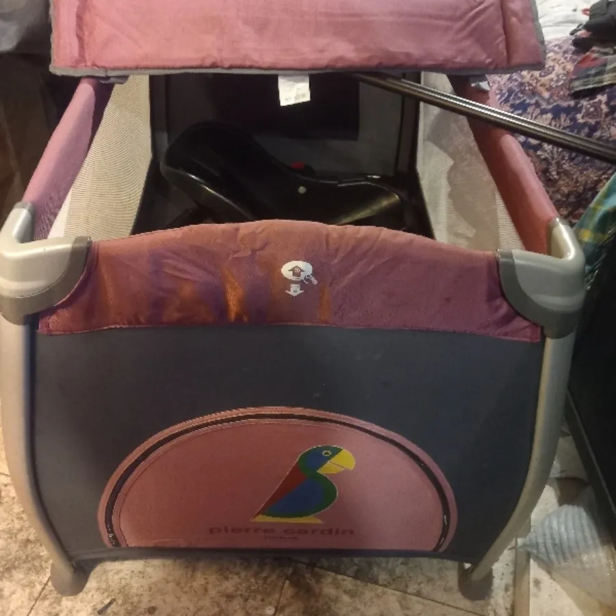 تخت همراه مادر پیرکارتین