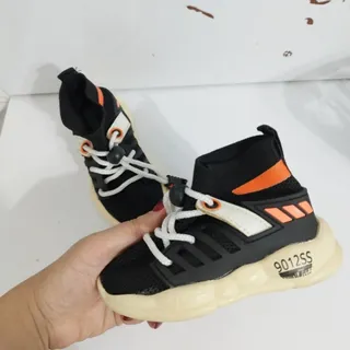 کتونی کاملا سالم ودر حد ن