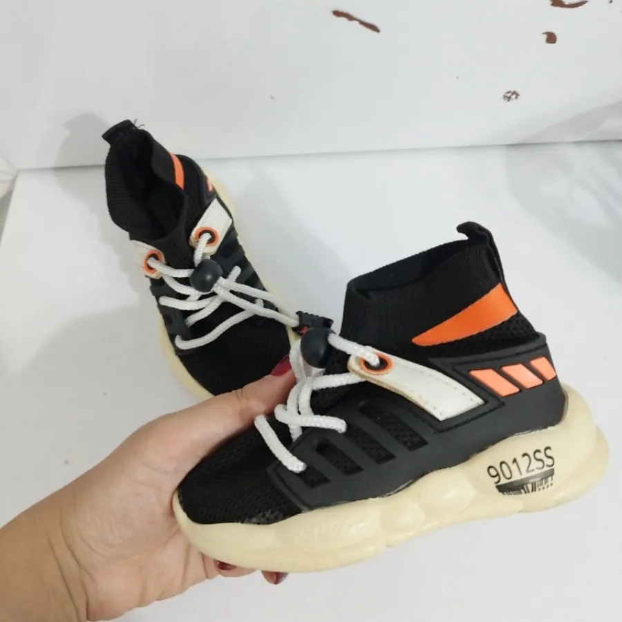 کتونی کاملا سالم ودر حد ن