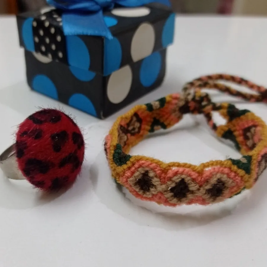 دستبند و انگشتر