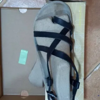 صندل چرم کاترپیلار