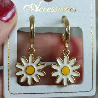 گوشواره بابونه