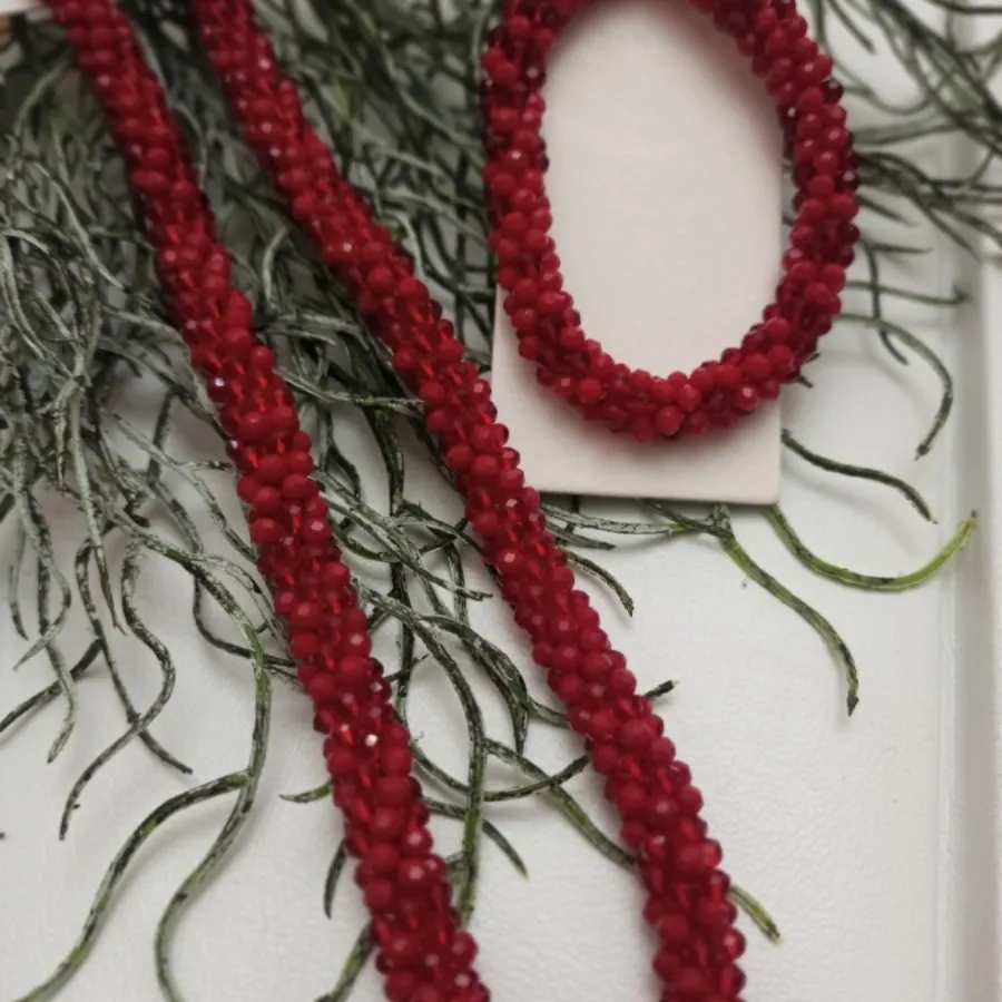 گردنبند و دستبند اکسسوری