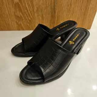صندل مشکی پاشنه بلند