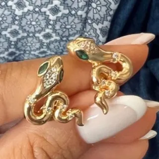 گوشواره مارچشم سبزنگین دا