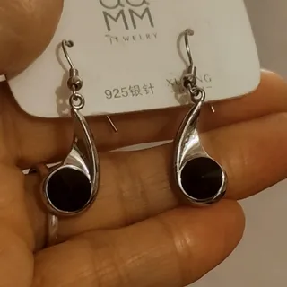 گوشواره  زیبا نگین مشکی