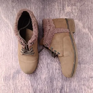 نیم بوت شکلاتی