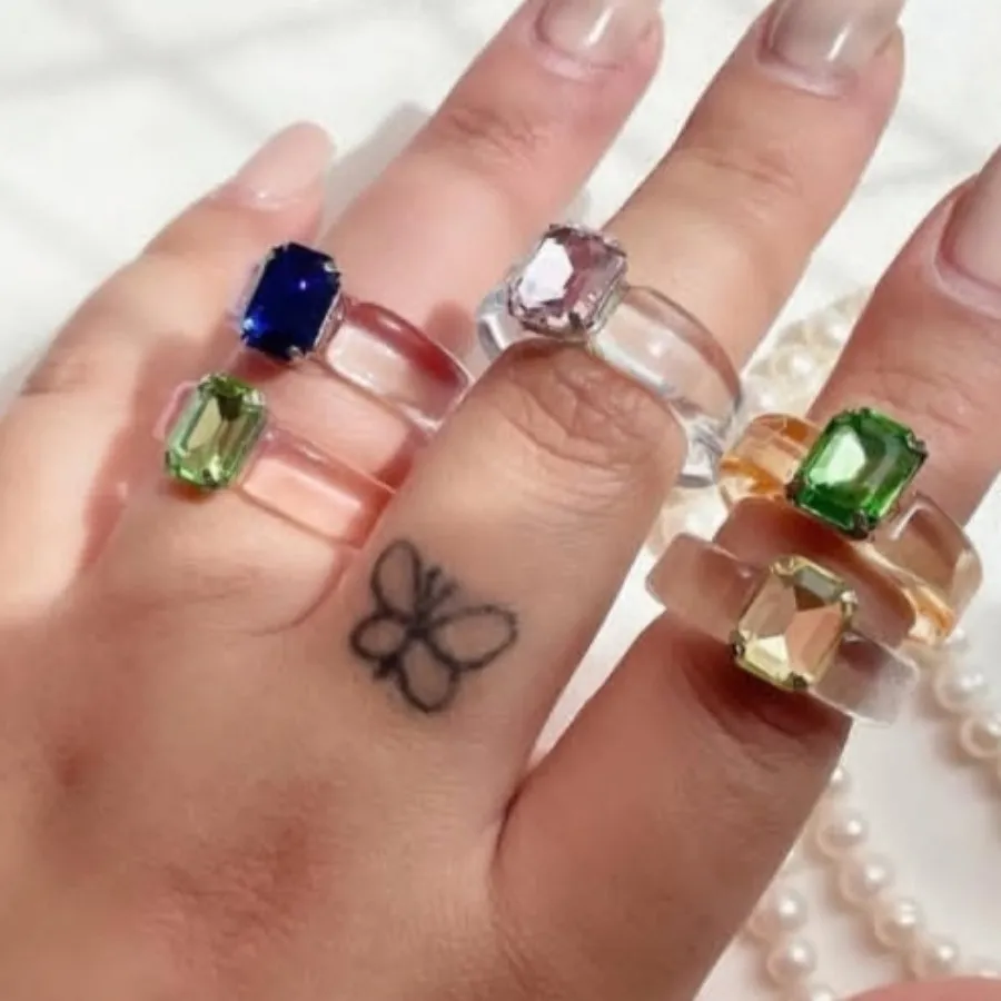 انگشتر نگین دار