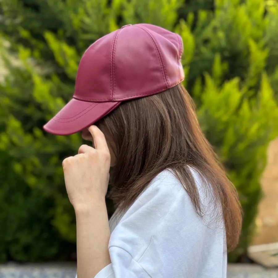 کلاه چرم زرشکی