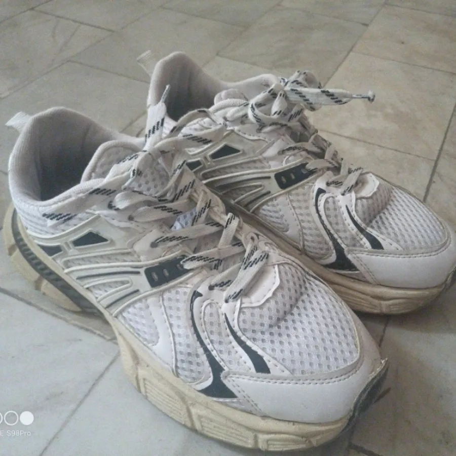 کتونی سفید مدل FWWW