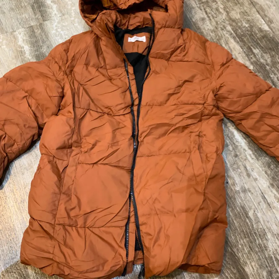 کاپشن برند منگو