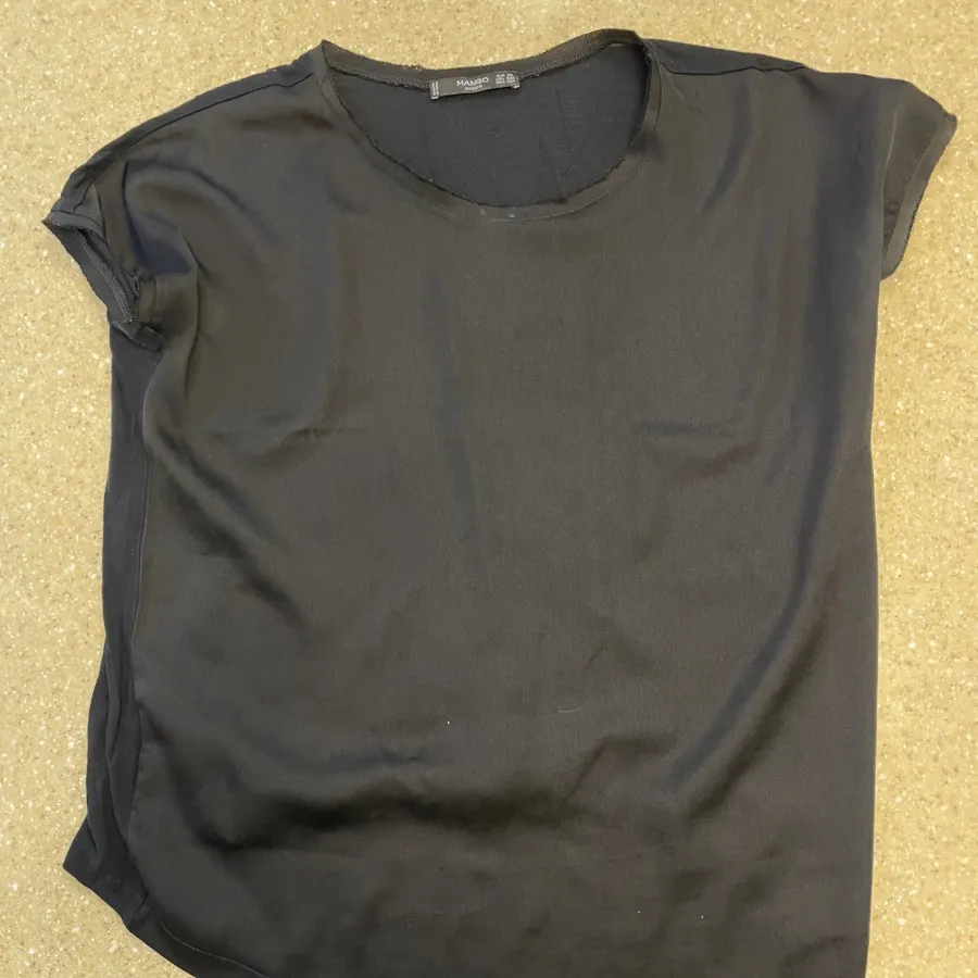 تی شرت خاص mango